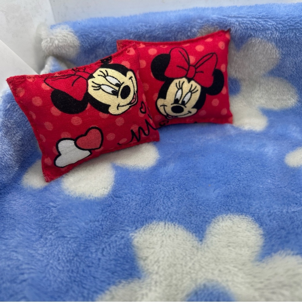 Red Minnie Mouse Throw Pillow Set